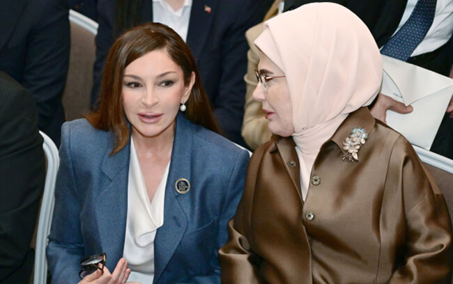 Birinci xanımlar Antalya Forumunda - Foto