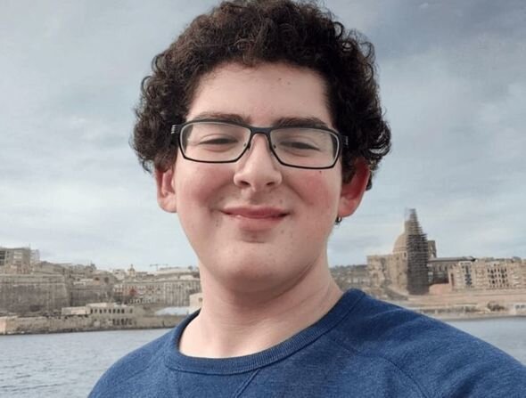 15 yaşlı yeniyetmə yerli şura seçkisində namizəd olub - FOTO