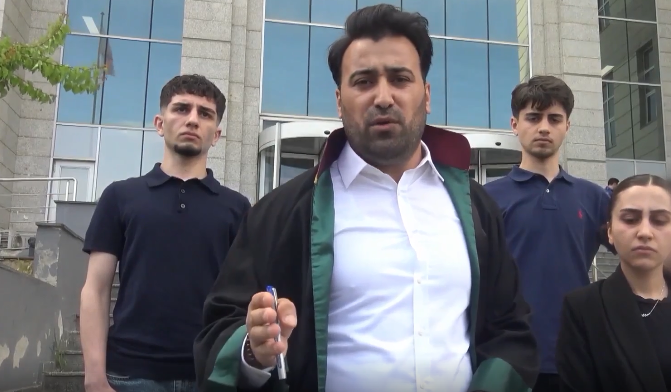 Atalarını öldürməkdə ittiham olunan analarından şikayətçi olmadılar