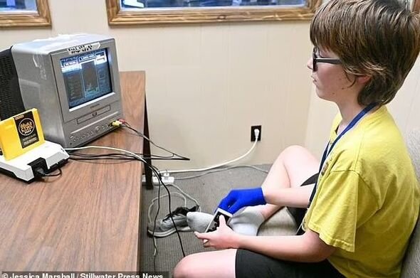 13 yaşlı uşaq mümkünsüzü etdi! -FOTO/VİDEO