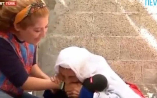 Jurnalisti dişləyən qadın öldü - FOTO - Video