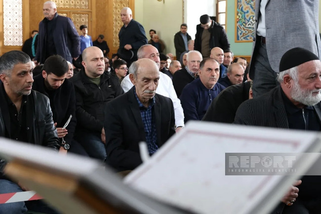 Təzəpir məscidində bayram namazı qılındı (FOTO)