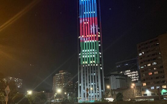 Kolumbiya paytaxtının simvolu Azərbaycan bayrağının rənglərinə bürünüb