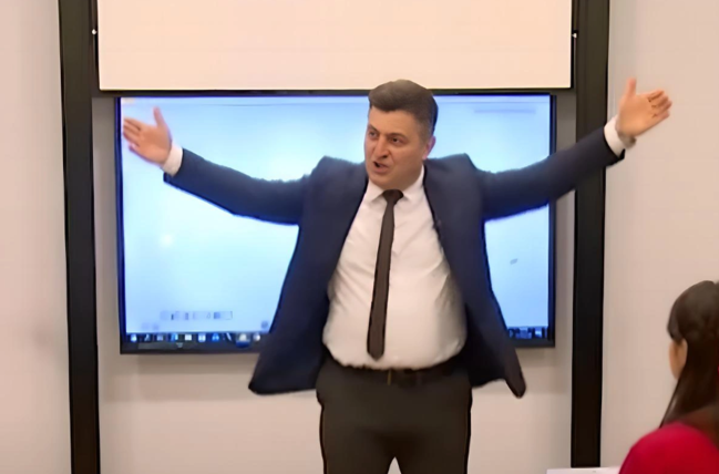 Ritmlə dərs keçən müəllim: "Oxumayan şagirdlər də dərsə meyil edirlər"