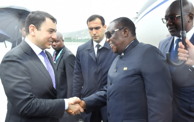Zimbabvenin vitse-prezidenti Azərbaycana səfərə gəlib