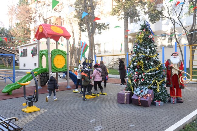 Nəsimi rayonunda növbəti abad həyət sakinlərin istifadəsinə verilib