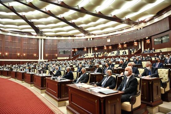 Hökumət yenə parlamentdə toplanacaq