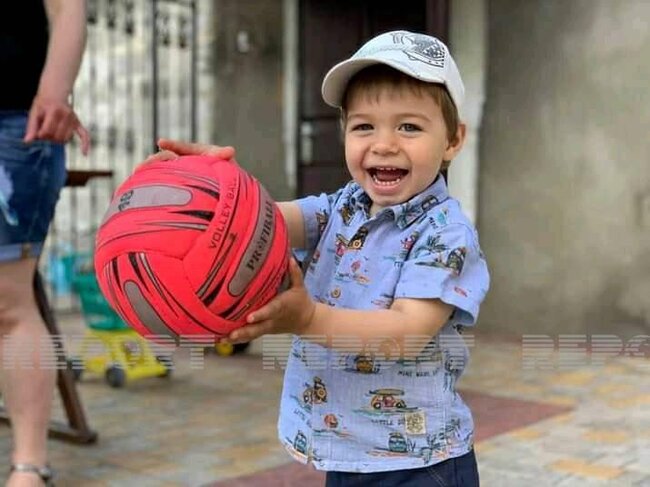 Ukrayna polisinin nümunəvi azərbaycanlı zabiti ailəsi ilə birlikdə itkin düşüb - FOTO