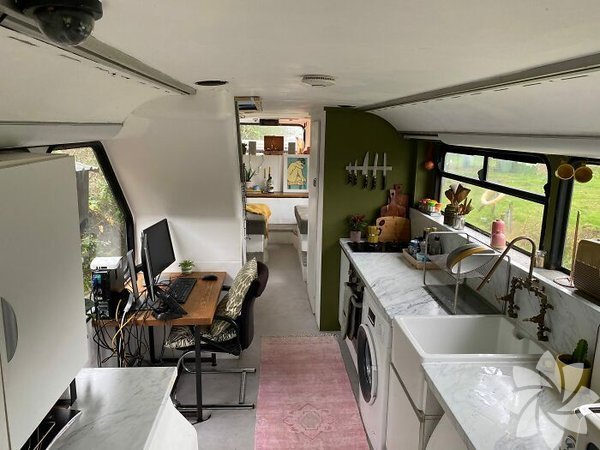 Avtobusu evə çevirdilər: İçində hətta kamin və hamamı da var - FOTOLAR