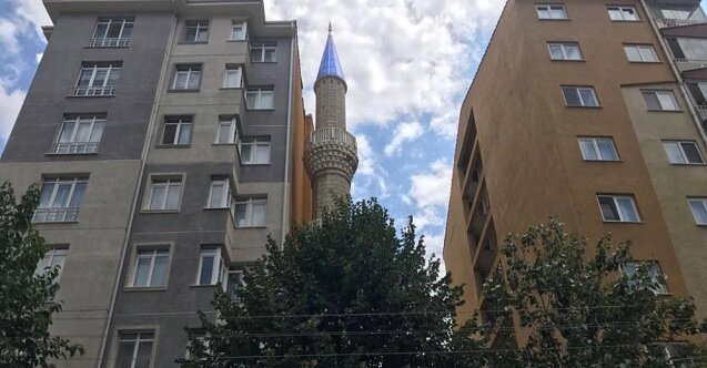 İki mənzil arasında "gizlənən" məscid maraqlı görünüşü ilə diqqət çəkir - FOTO