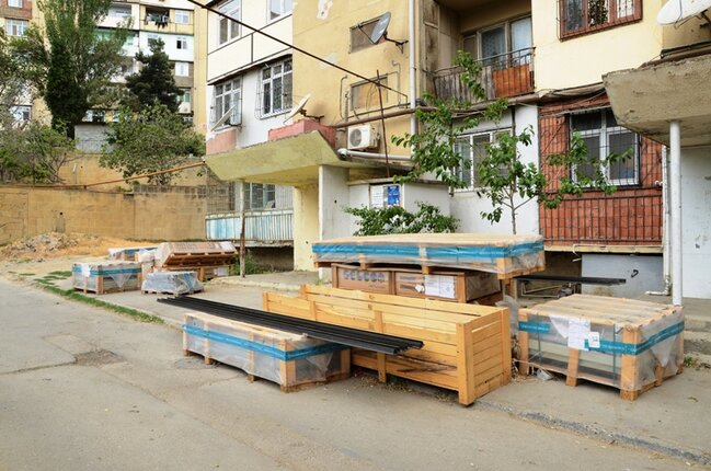 Alman mütəxəssis paytaxtda yeni liftlərin quraşdırılması ilə tanış olub