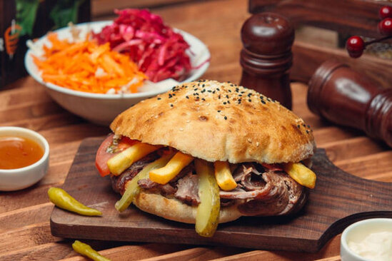 Dönərdən zəhərlənənlərin sayı artdı: Rəsmi qurumlar hərəkətə keçdi - YENİLƏNİB