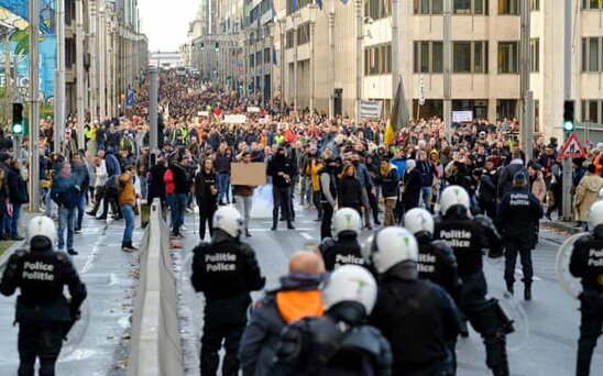 Almaniyada koronavirus məhdudiyyətlərinə qarşı keçirilən aksiyada 10 nəfər yaralanıb