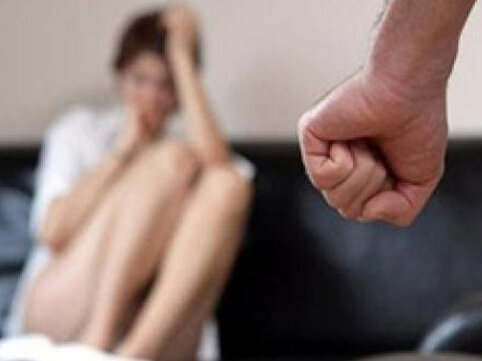 Bakıda kişi boşanmaq istəyən arvadını döydü - Bu cəza verildi