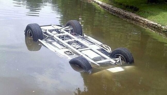 Neftçalada iki qardaş avtomobillə kanala düşərək öldü