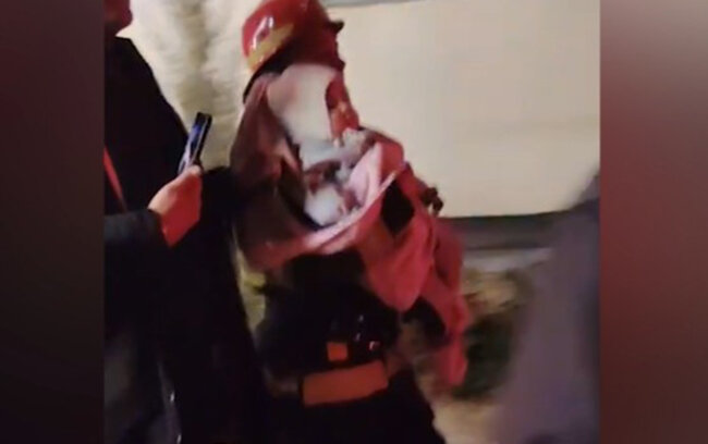 Qaradağda yaşayış binasında yanğın - Təxliyə olunanlar var+Video