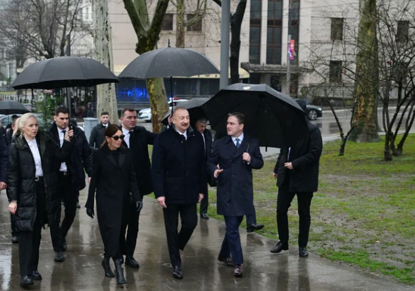 Prezident İlham Əliyev Belqradda ümummilli lider Heydər Əliyevin və serb yazıçısı Milorad Paviçin abidələrini ziyarət edib