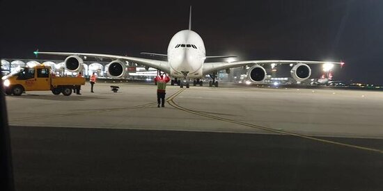 İstanbul Hava Limanında bir ilk- "A380" təyyarəsi təcili eniş etdi