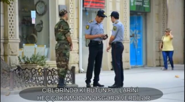 Azərbaycan polislərindən gözyaşardıcı addım: son pullarını əsgərə verdilər - VİDEO