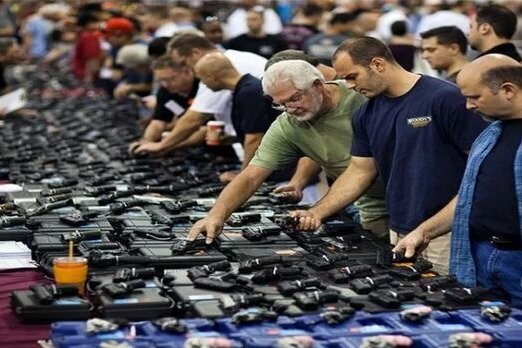 Koronavirusun tüğyan etdiyi ABŞ-da silah satışları 800 dəfə artdı - İNANILMAZ SƏBƏB