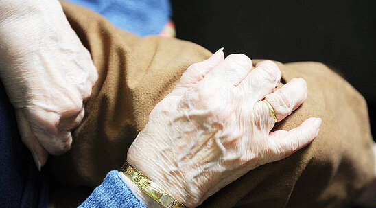 Qocalar evində dəhşət - 102 yaşlı qadın 92 yaşlı otaq yoldaşını qətlə yetirdi