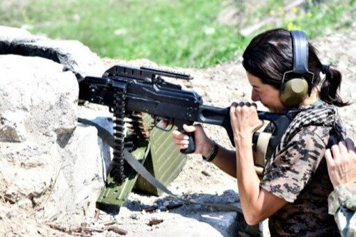 Dildə sülh, əldə silah - Yaxud Ermənistan ordusu ümidini qadınlara bağlayıb - VİDEO