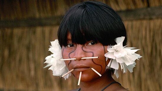 Hamını təəccübləndirən qəbilə: Ölünün külünü yeyirlər