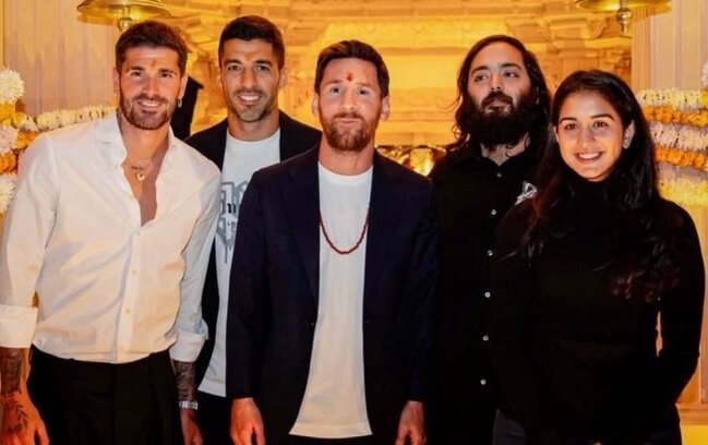 Messi Hindistanın ən varlı ailəsinin üzvləri ilə bir arada - Fotolar