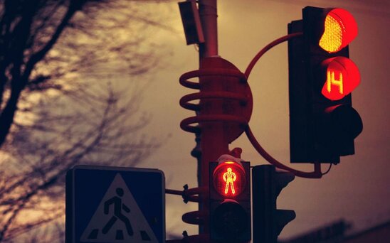 Lənkəranda avtomobil piyadanı vuraraq ağır xəsarət yetirib