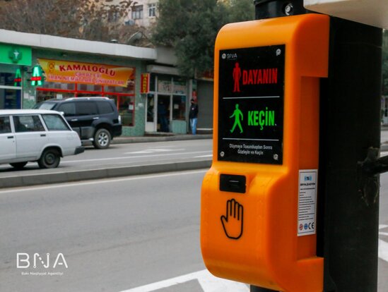 Bakıda idarəolunan işıqfor quraşdırılıdı - FOTO