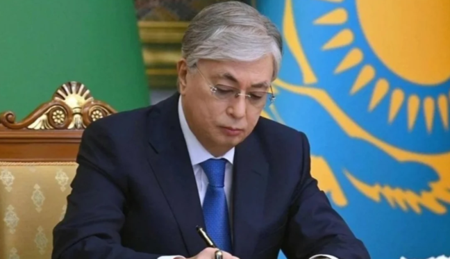 Tokayev hərbçilərin ölümünə görə müdafiə nazirini işdən çıxarıb