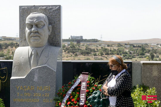 Yaşar Nurinin yubileyi məzarı başında qeyd edildi - FOTO