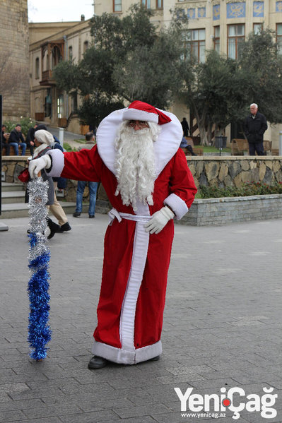 "Dedi ki, gəl gecənə 50 manat verim" - Qar qız libasında təmizlikçi