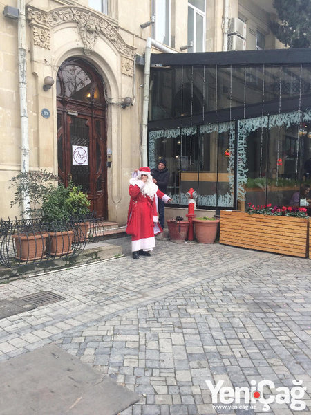 "Dedi ki, gəl gecənə 50 manat verim" - Qar qız libasında təmizlikçi