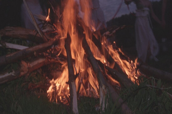 Cadugərlik edən 8 qadın diri-diri yandırıldı