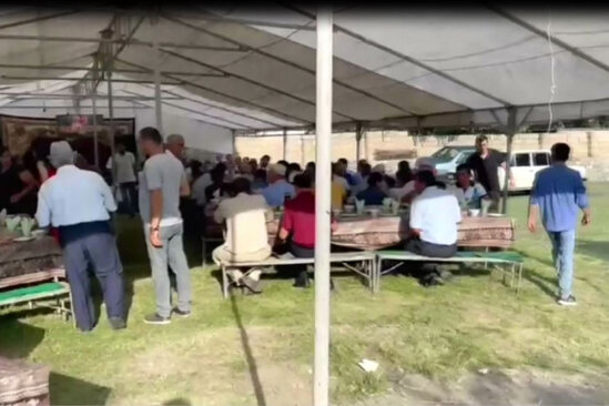 Həyətdə toy edən kişi cərimələndi – SƏBƏB