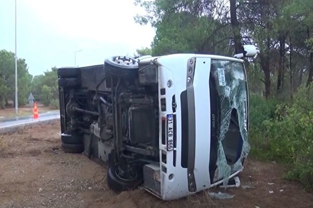 Rusiyalılar Antalyada qəzaya düşdülər: Ölən və yaralananlar var