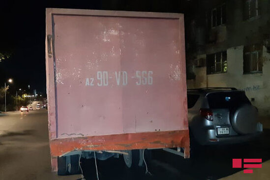 Bakıda DƏHŞƏTLİ QƏZA: Minik avtomobili deformasiyaya uğradı - FOTO + VİDEO