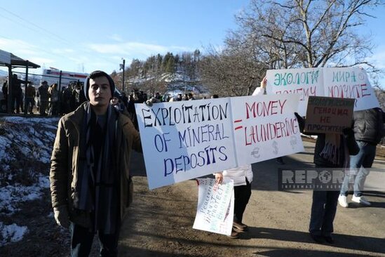 Azərbaycanlı etirazçıların qarşısına çıxan sülhməramlıların polkovniki sərxoş imiş - YENİLƏNİB + VİDEO