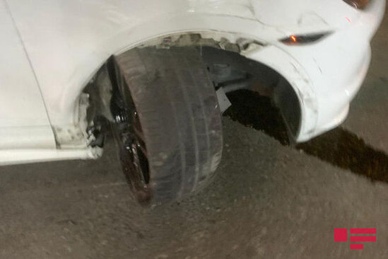 Bakıda "Porsche" qəza törətdi - FOTO