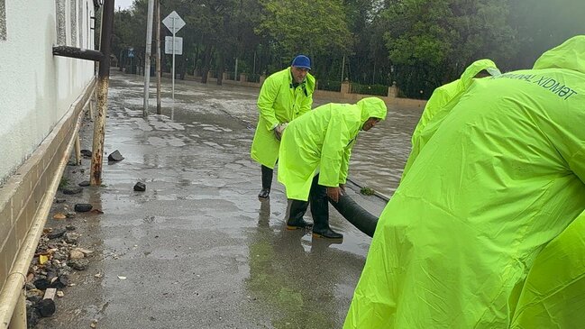 Normanı dəfələrlə üstələyən yağıntının fəsadları aradan qaldırılır - FOTO