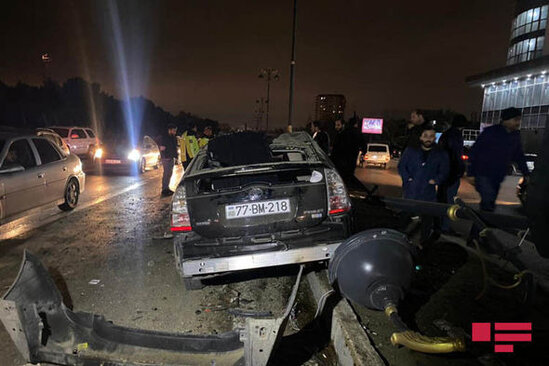 Bakıda ağır yol qəzası baş verib, xəsarət alanlar var - FOTO