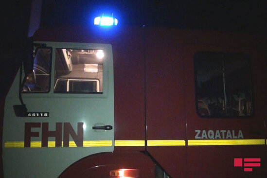 Gürcüstandan Bakıya yük daşıyan maşında yanğın olub – FOTO