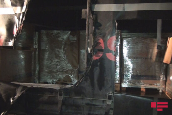 Gürcüstandan Bakıya yük daşıyan maşında yanğın olub – FOTO