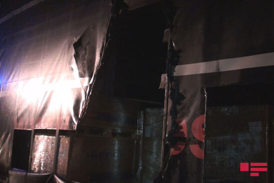 Gürcüstandan Bakıya yük daşıyan maşında yanğın olub – FOTO