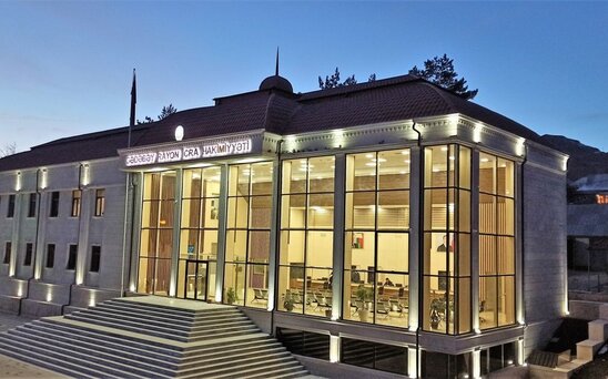 Prezident köməkçisi yeni icra başçısını kollektivə təqdim edib