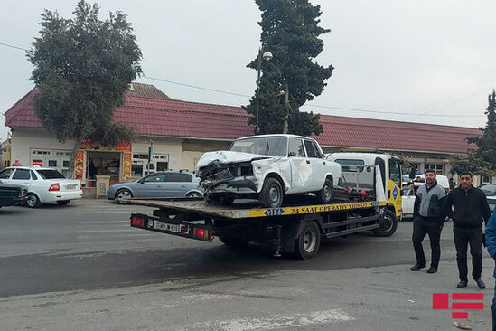 Avtomobil üç maşına çırpılıb mağazaya girdi - ANBAAN VİDEO