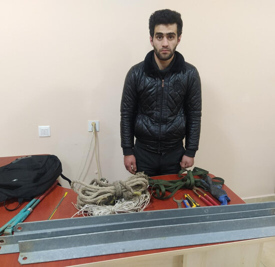 İşıq dirəklərini söküb apardılar - FOTO