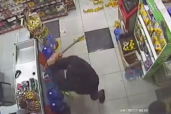 Nisyə mal verilmədi: Mağazanı dağıtdı -VİDEO