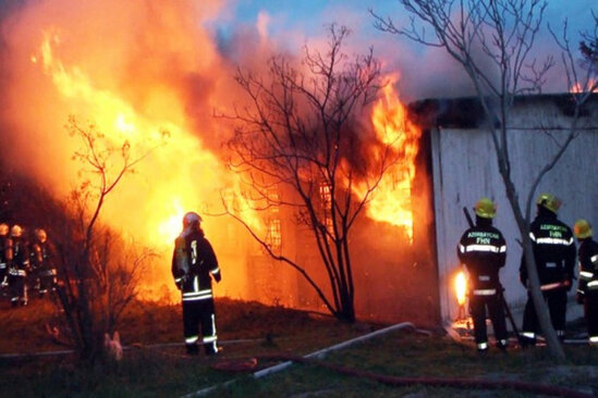 Səkkiz gün əvvəl yanğında arvadı ölən kişi...
